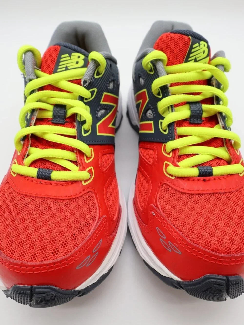 New Balance 680 Running Shoes Boys 2.5 Red Synthetic Mesh Athletic KR680RDY